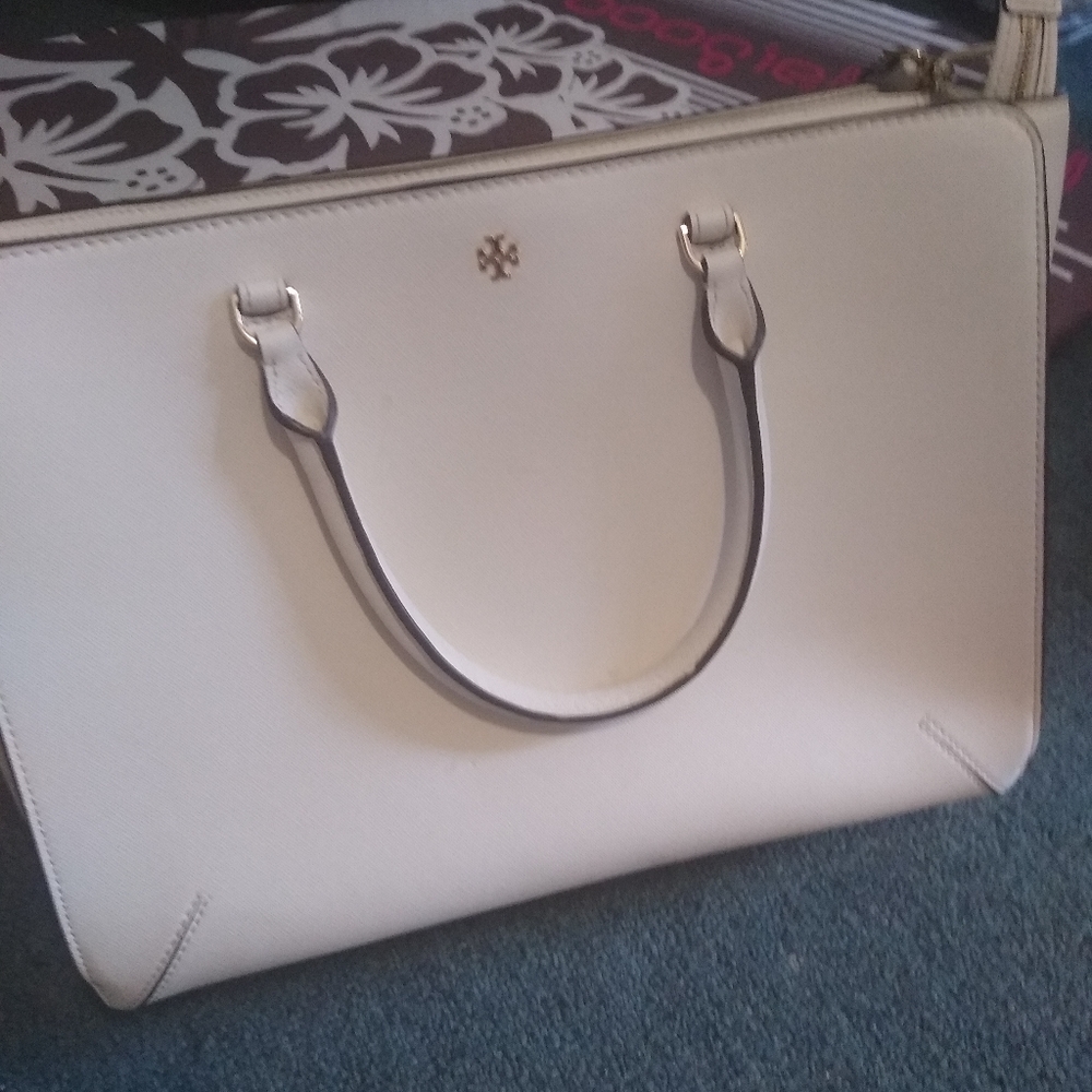 Multiple handbags MK , DKNY & Kate spade